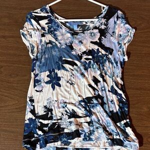 Simply Vera Vera Wang Blue and Black Floral Short Sleeve Top